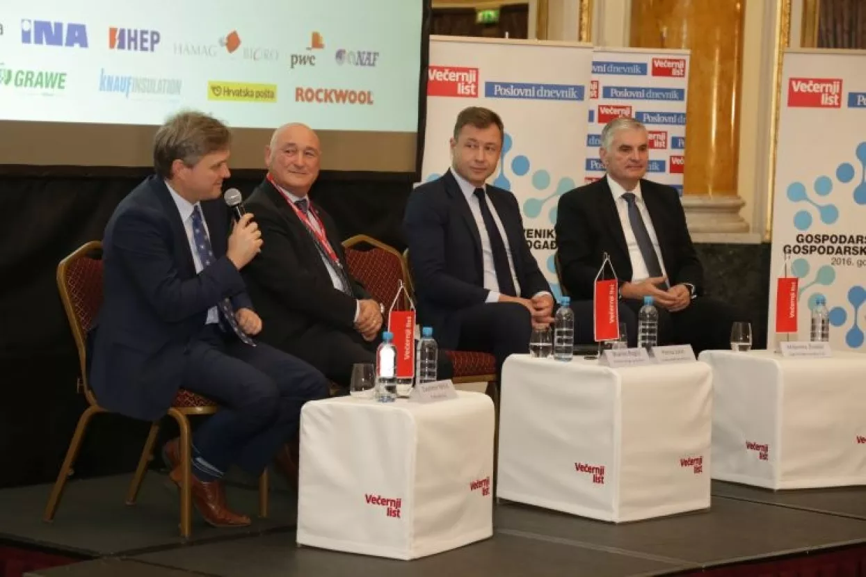 Roglić: Treba ući u rat s administracijom, u rezanje županija i općina