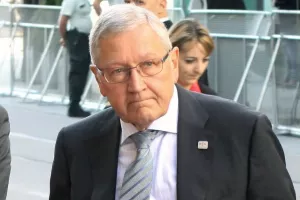 Regling: Banke moraju smanjiti nenaplative kredite, možda uz podršku proračuna