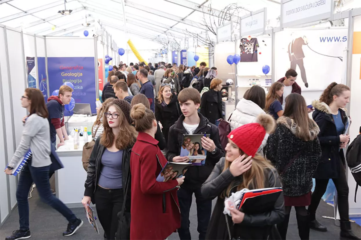 Smotru Sveučili&scaron;ta obilježili &scaron;tandovi na kojima se zanimanje moglo 'isprobati'