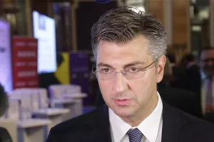 Plenković na Vladi: U 2017. godini predviđamo rast BDP-a od 3,2 posto