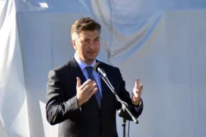 Plenković: Pregovore o Ini treba voditi 'na crti zaštite nacionalnih interesa'