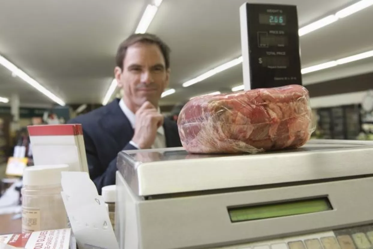 Psi laju, karavane (inspektora) prolaze, a trgovine s neispravnom hranom i dalje rade