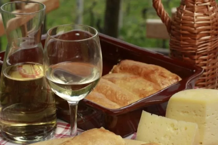 Hrvati u tržišnoj 2015./2016. popili oko 26 litara vina po glavi stanovnika