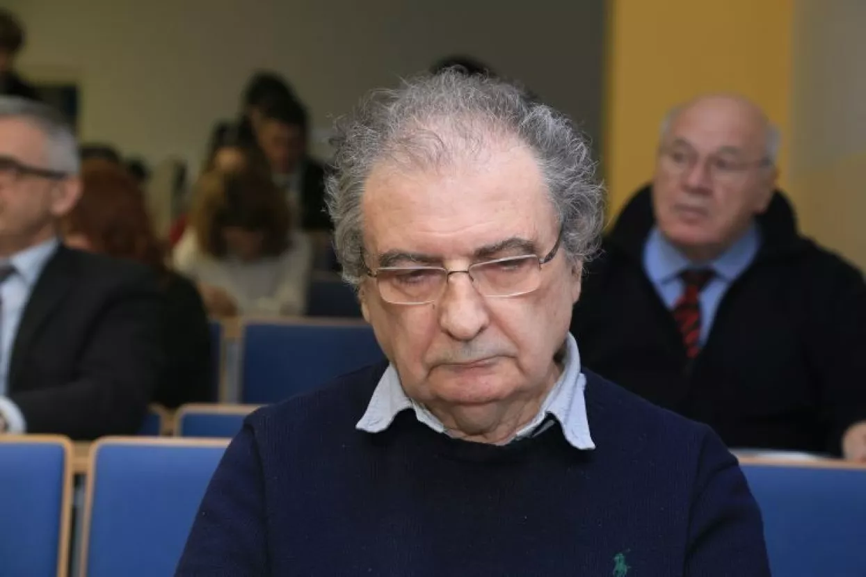 Šonje: Kamate na zaduživanje naša su luđačka košulja