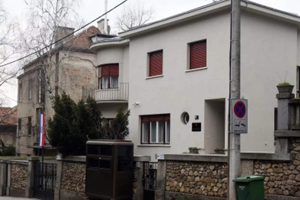 Mesića danas iseljavaju iz ureda