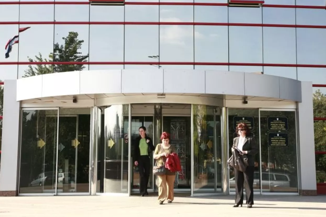 Porezna uprava: Studenti imaju pravo na neoporezivi dohodak do 5.050 kn mjesečno