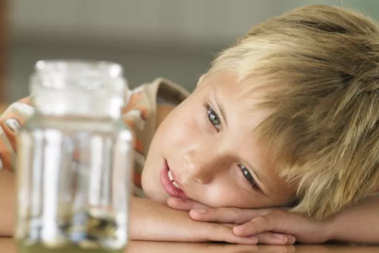 Sedam načina da klince i klinceze naučite upravljati novcem