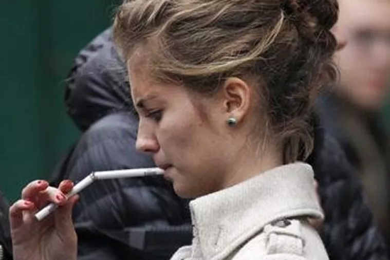 VIDEO: Trik švedskih farmaceuta protiv pušenja: Reklamni paneli koji kašlju