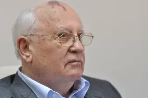 Gorbačov: Sve upućuje da se svijet priprema za rat