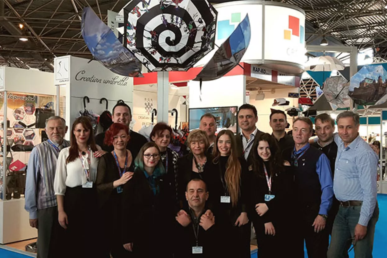 Hrvatski kišobran oduševio u Lyonu