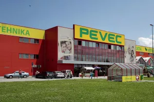 Pevecovi prihodi lani 18 posto viši, neto dobit 19 posto niža