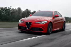 VIDEO: Alfa Giulia - tako lijep da se za njim okreću na cesti