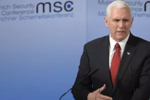 Pence se obratio Europi 'pozdravom robota vlastodršcu'
