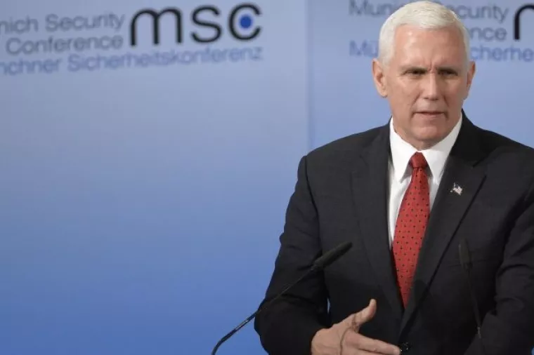 Pence se obratio Europi &#039;pozdravom robota vlastodr&scaron;cu&#039;