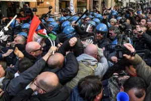 VIDEO: Talijanski taksisti u okršaju s policijom zbog 'uberizacije'