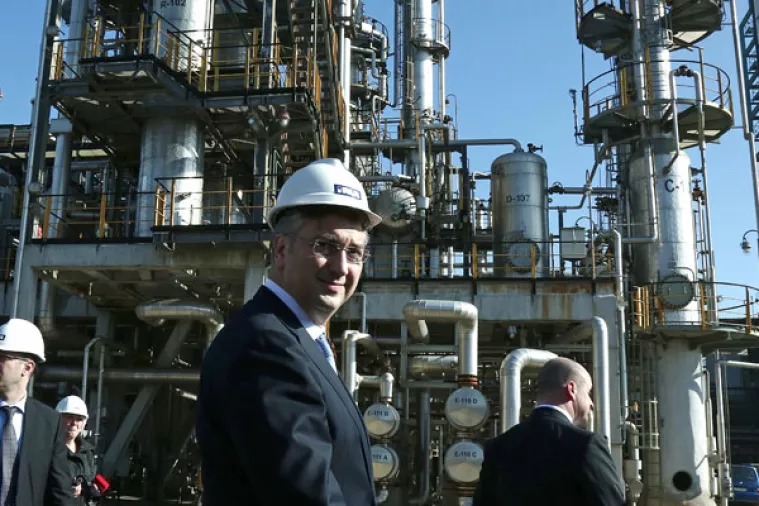 Premijer Plenković s ministrima u Rafineriji nafte Sisak