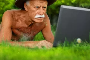 Tjeraju ih da rade duboko u starost, a čak su i internetske tražilice posla namještene protiv njih