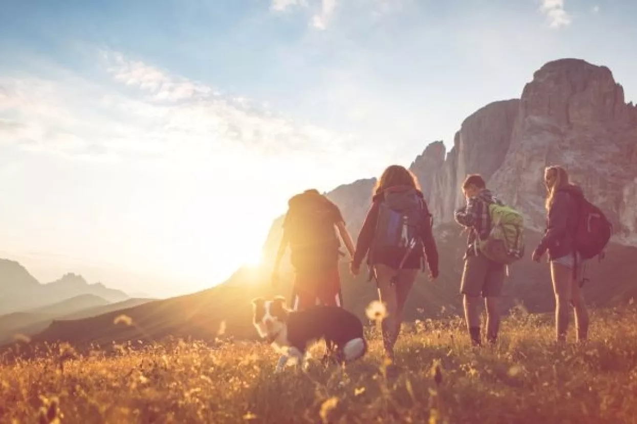 Booking.com: Hrvatski turisti koriste dru&scaron;tvene mreže za planiranje putovanja iznad svjetskog prosjeka