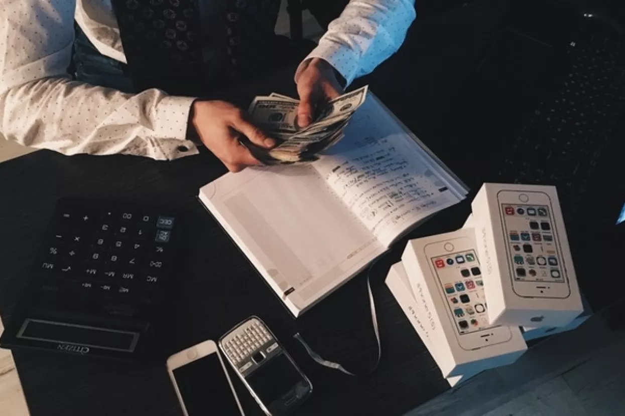 Lideri britanskih kompanija u prosjeku zarađuju 386 puta više od minimalca