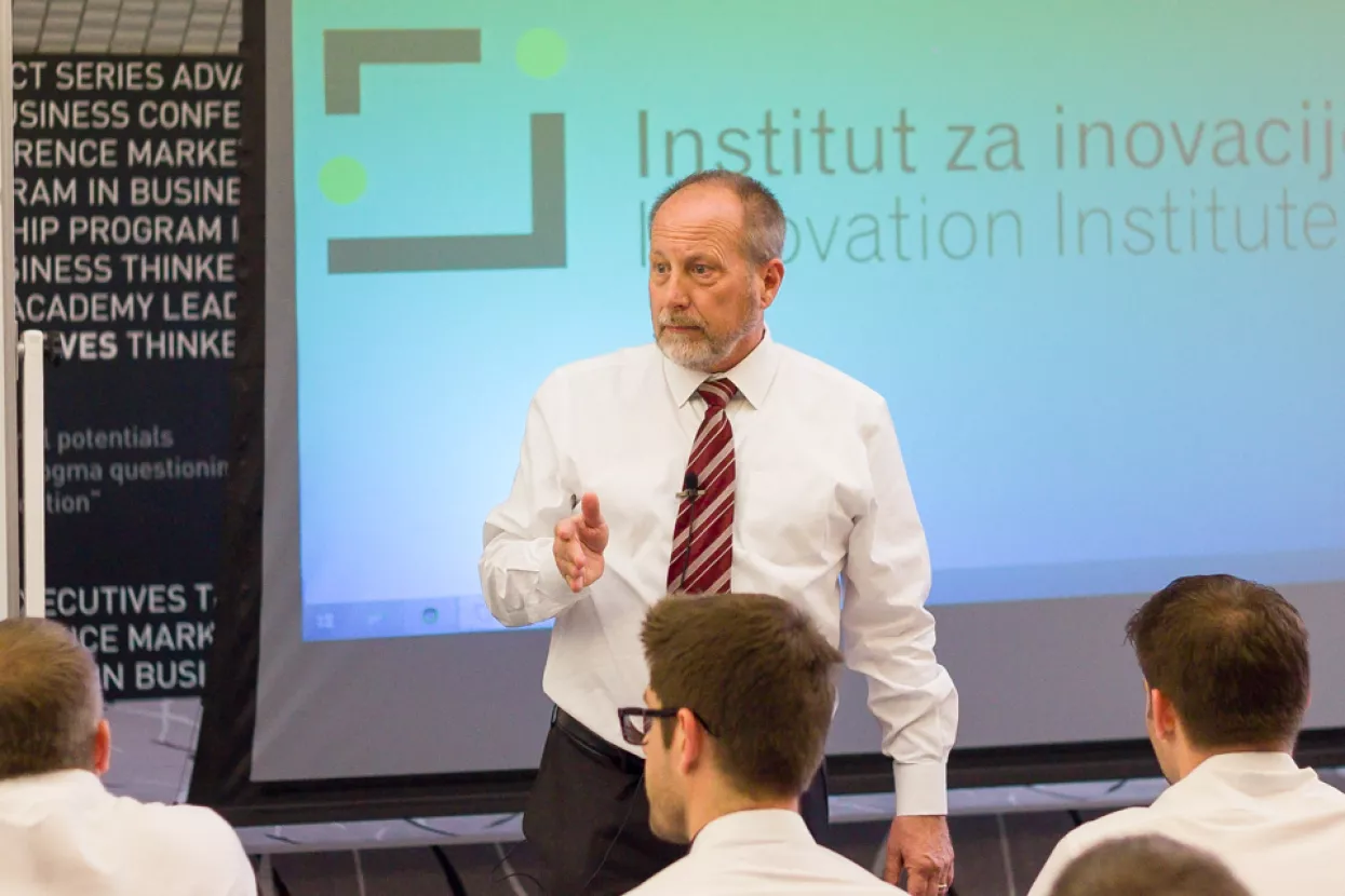 Dodjeljujemo stipendiju APB-a za predavanje profesora Barnetta sa Stanforda