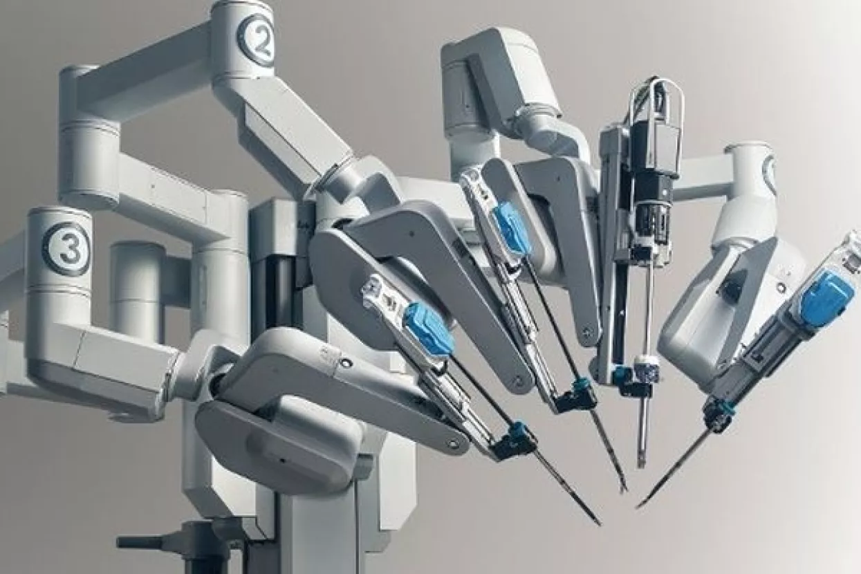 PwC: Javnost je spremna prihvatiti AI i robote kao liječnike