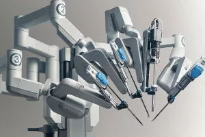 PwC: Javnost je spremna prihvatiti AI i robote kao liječnike