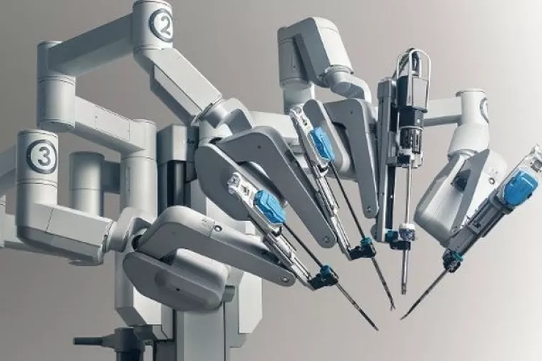 PwC: Javnost je spremna prihvatiti AI i robote kao liječnike