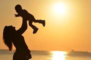 Žene žongliraju s karijerom prilikom planiranja trudnoće