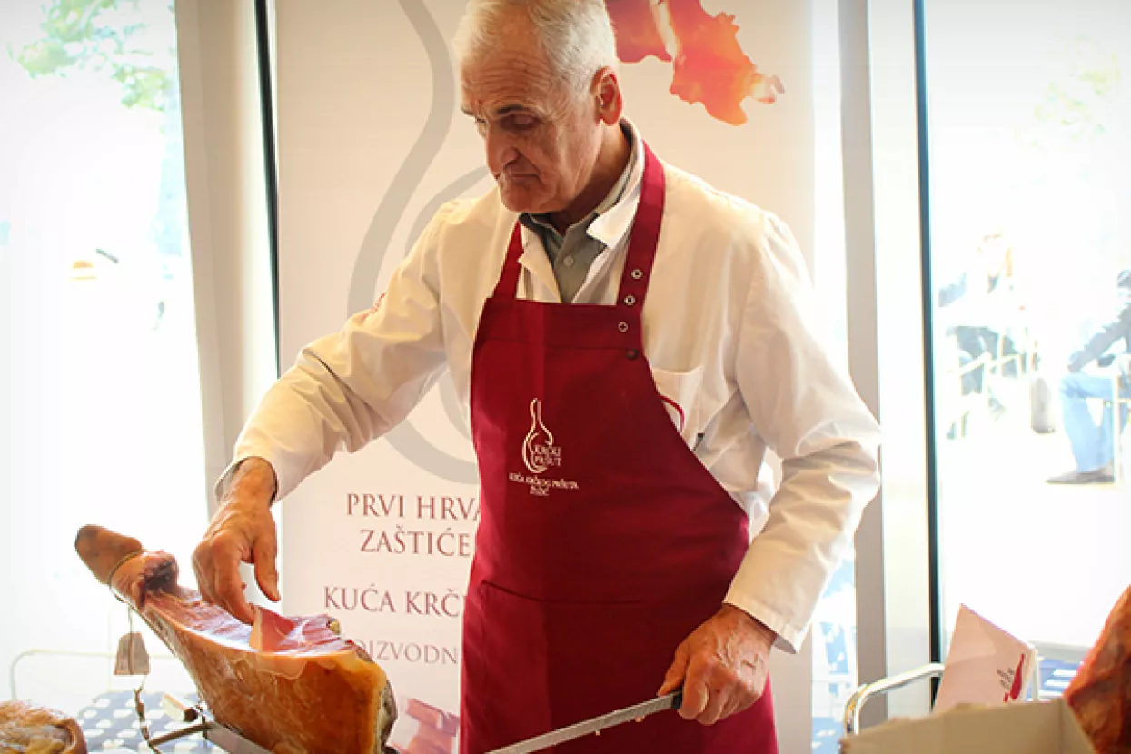 FOTO: Na otvorenju Dana hrvatskog pr&scaron;uta &scaron;ampionima progla&scaron;eni Mesnica Žužić i Smjeli