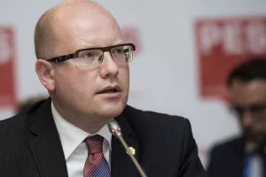 Paralele: Češki premijer najavio ostavku pa se predomislio i traži opoziv ministra financija