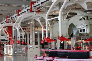 Ni Trumpov savjetnik Musk ne poštuje uredbu 'Kupuj američko, zapošljavaj Amerikance'