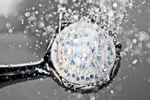 Stručnjaci: Tuširanje navečer blagotvorno za san, ujutro za svjež i lakši dan