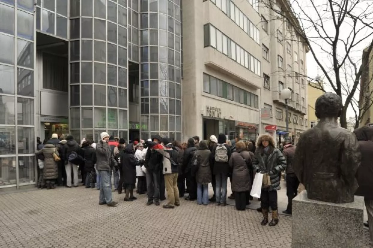 Nakladnici povlače knjige iz Algoritma