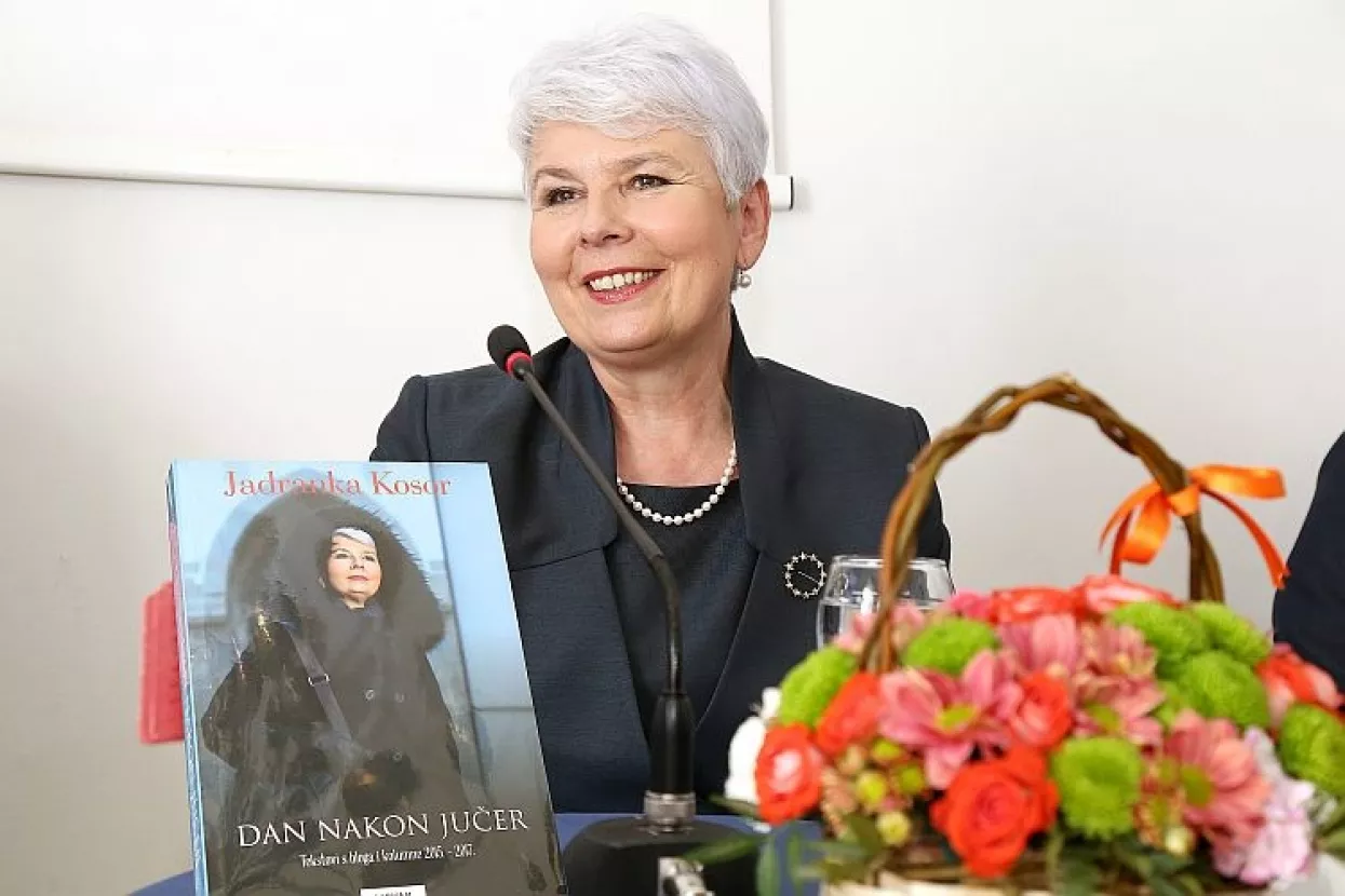 FOTO: 'Politička majka' Kosor predstavila knjigu Dan nakon jučer