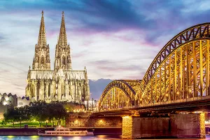 Koelnskoj katedrali vraćena glava statue izgubljena u Drugom svjetskom ratu