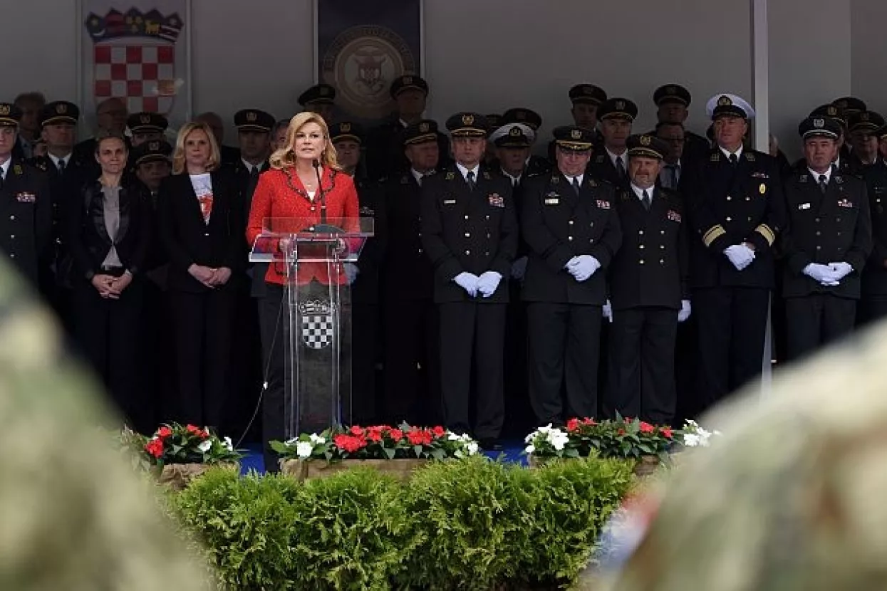 Vrhovna zapovjednica odlikovala i pohvalila pripadnike Oružanih snaga