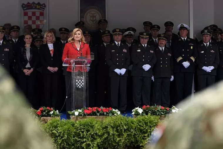 Vrhovna zapovjednica odlikovala i pohvalila pripadnike Oružanih snaga