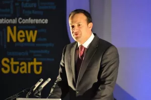 Prvi irski gej premijer zapravo je prava 'konzerva'