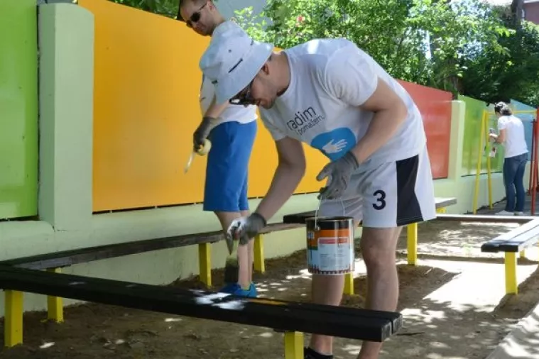 Zaposlenici Zabe obnovili igrališta dječjeg vrtića Trnoružica