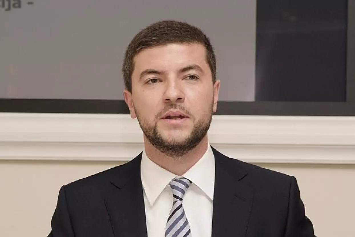 U novom broju Lidera: Rent-a-car - Ključni je problem kako se rije&scaron;iti vi&scaron;ka automobila