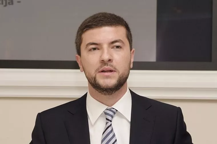 U novom broju Lidera: Rent-a-car - Ključni je problem kako se rije&scaron;iti vi&scaron;ka automobila