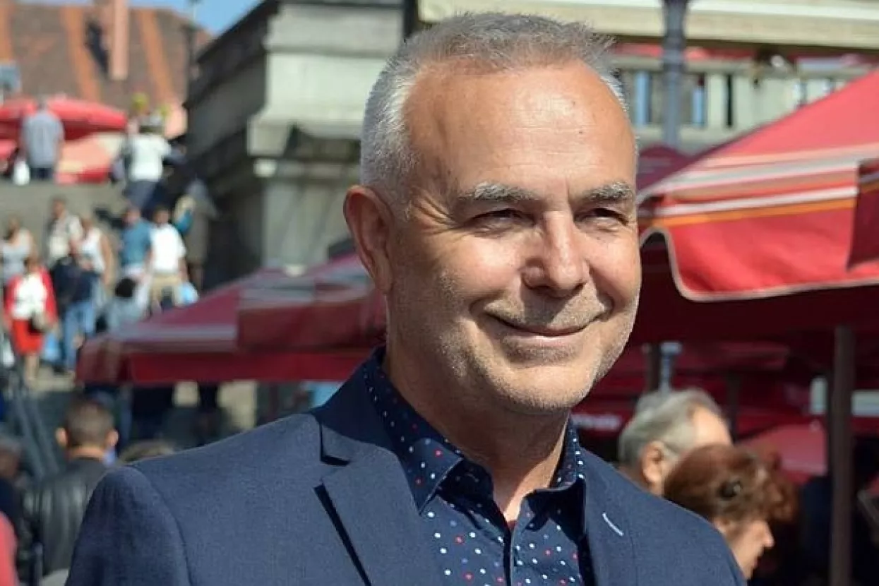 Devetoro istaknutih liberala napustilo HNS