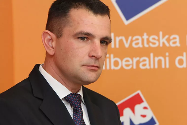 Predsjednik Središnjeg odbora HNS-a dao ostavku, iz stranke se ispisale 343 osobe
