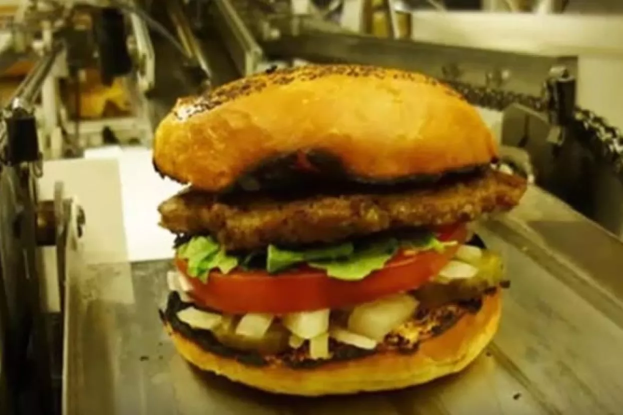 VIDEO: Roboti od 400 hamburgera na sat kradu tinejdžerske poslove