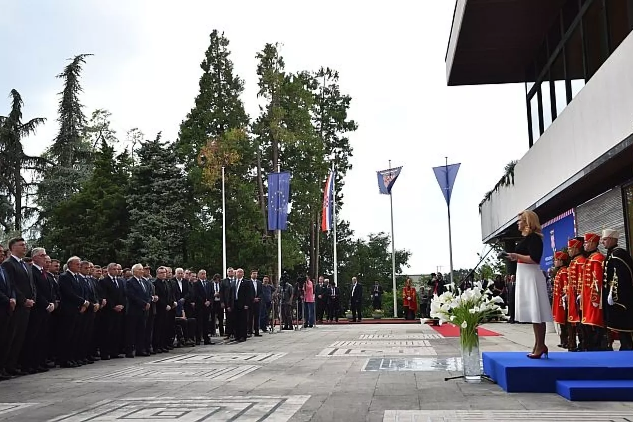Govor na Pantovčaku: Grabar-Kitarović definirala 'krajnji cilj gospodarske obnove'