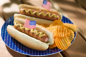 Kalifornijac zvan 'Čeljust' smlatio 72 hot-doga u deset minuta