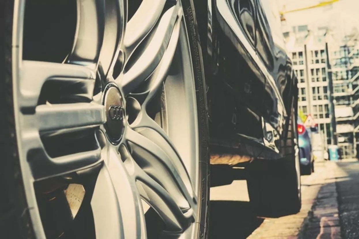 Potragom za parkirnim mjestima vozači godišnje izgube milijarde