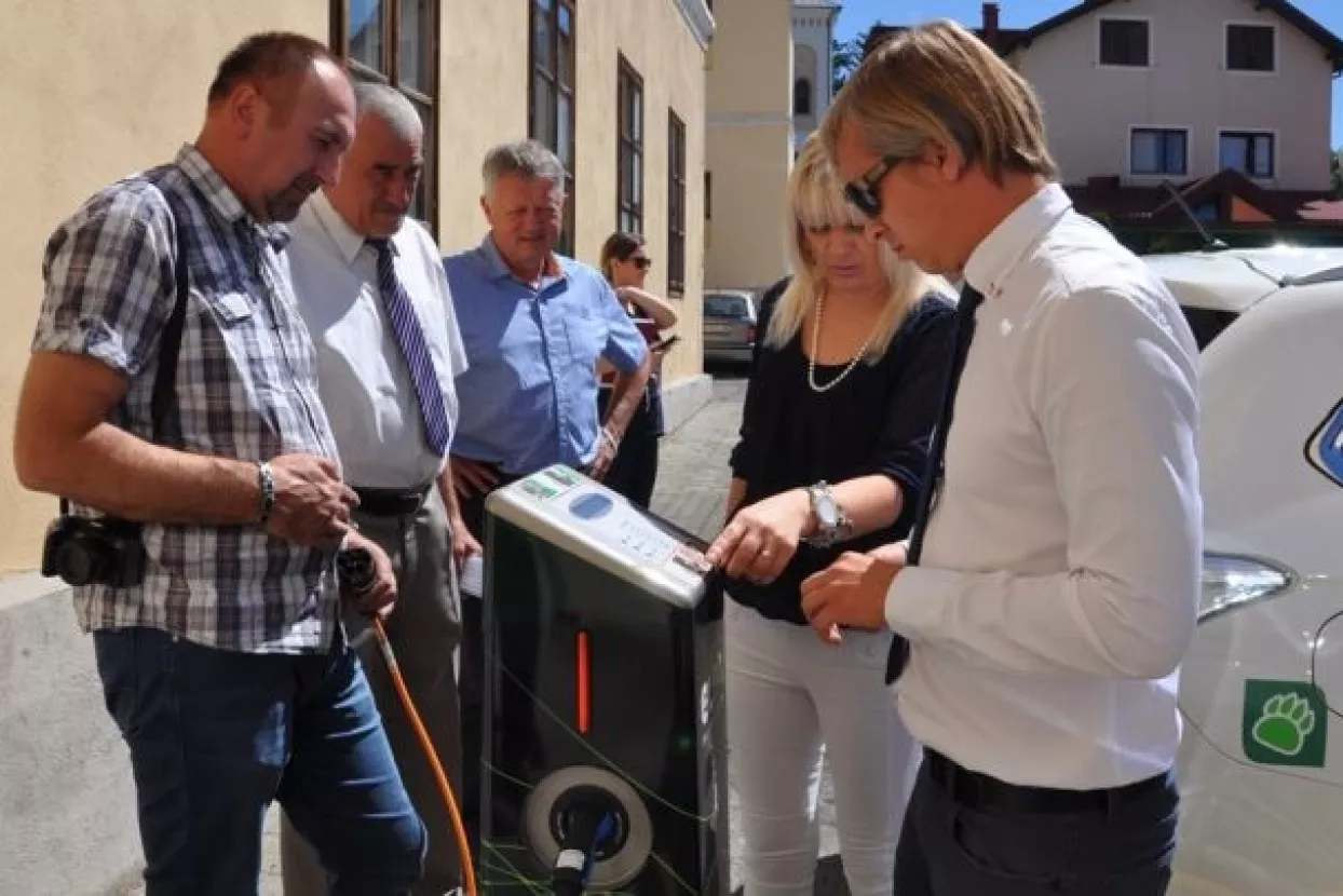 HEP otvorio punionicu električnih vozila u Otočcu