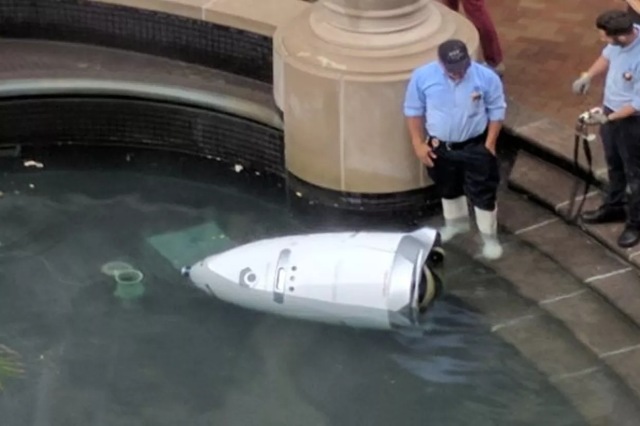 Robot policajac stradao na dužnosti