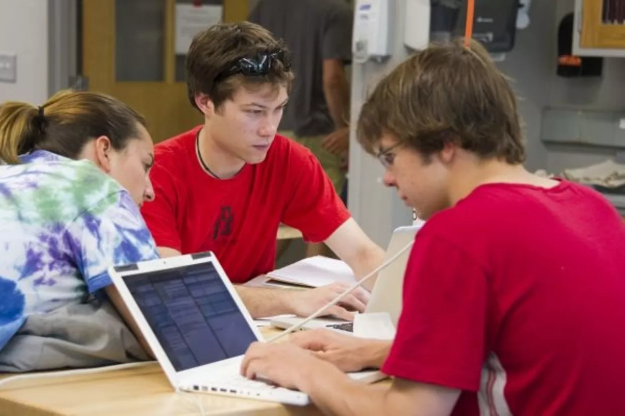 Neplaćeni pripravnički staž dugoročno šteti prosječnim plaćama